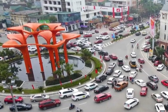 Áp lực giao thông trung tâm đô thị Hà Tĩnh những ngày cận Tết