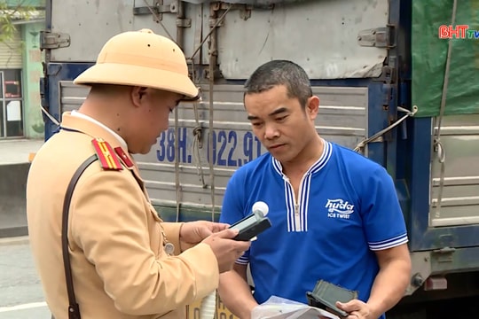 Công an Hà Tĩnh ra quân cao điểm: Lá chắn vững chắc cho nhân dân vui tết