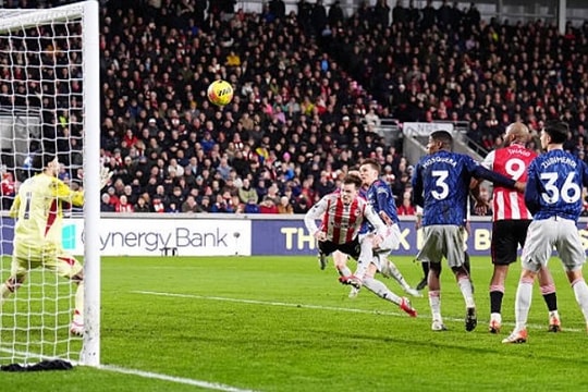 Arsenal sẩy chân trước Brentford: Sai lầm của Arteta và tử huyệt bóng bổng