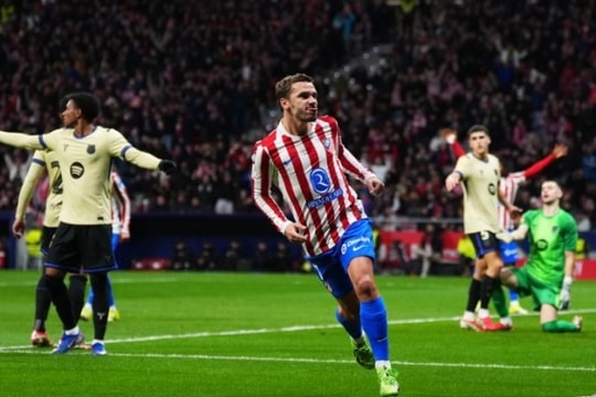 Atletico Madrid vùi dập Barcelona 4-0: Canh bạc mạo hiểm của Hansi Flick phá sản