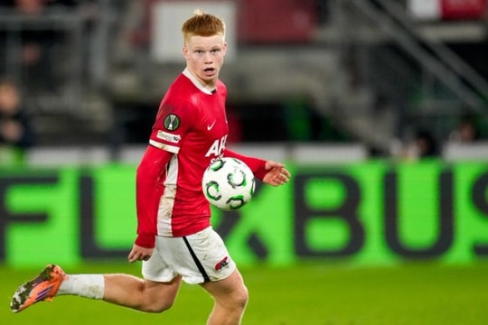 Real Madrid đại chiến Liverpool vì "ngọc thô" Hà Lan; Lewandowski định ngày rời Barcelona?