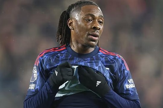 Eberechi Eze lạc lõng tại Arsenal: Khi bản năng nghệ sĩ bị hệ thống của Mikel Arteta kìm kẹp