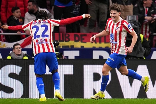 Atletico Madrid hủy diệt Barcelona 4-0: Song tấu Alvarez - Lookman rực sáng tại Copa del Rey