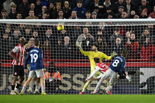 Arsenal hòa Brentford 1-1: Pháo thủ nếm trái đắng từ chính vũ khí sở trường