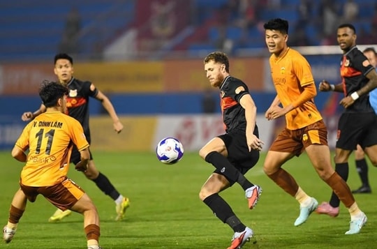 HAGL rũ bỏ vẻ hào hoa: Diện mạo thực dụng và gai góc của thầy trò Lê Quang Trãi