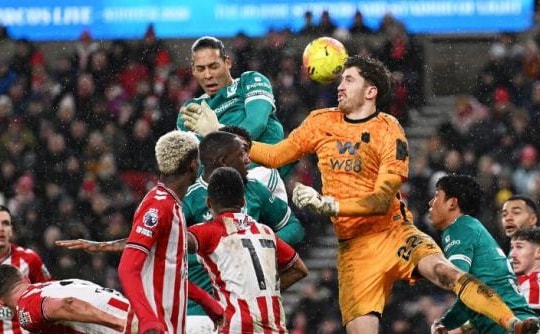 Liverpool hồi sinh nhờ vũ khí phạt góc: Arne Slot và cuộc cách mạng bóng chết