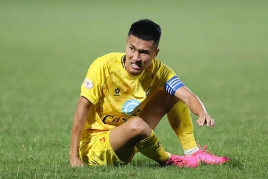 Đội trưởng Thanh Hóa xúc động tri ân người hâm mộ sau món quà Tết 372 triệu đồng