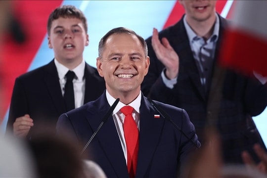 Ba Lan cân nhắc việc phát triển vũ khí hạt nhân