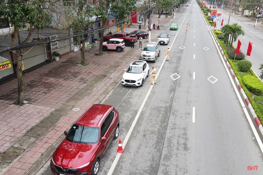 Kiểm tra nồng độ cồn mùng 1 Tết ở Hà Tĩnh, vẫn có tài xế bị xử lý