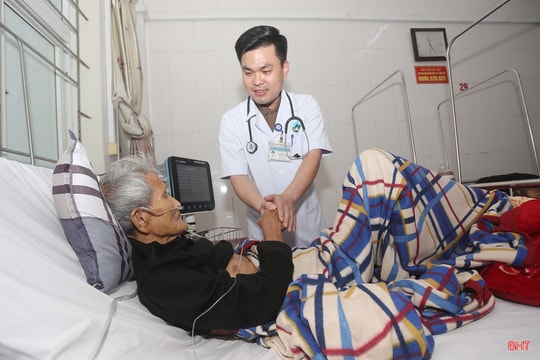 Thầm lặng chăm sóc sức khoẻ người bệnh trong những ngày Tết