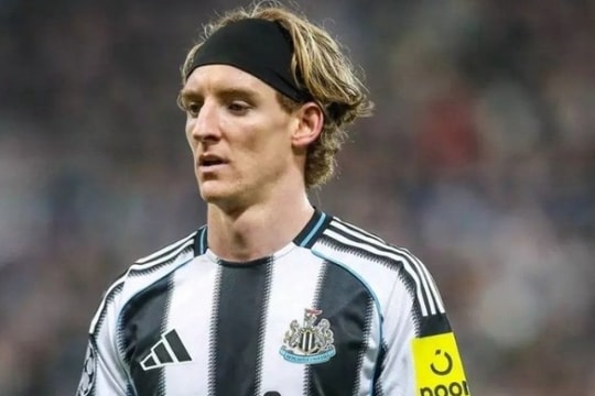 Chuyển nhượng tối 18/2: Liverpool săn đón Anthony Gordon, Arsenal nhận tín hiệu từ Nico Williams