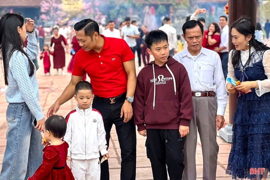 Người Hà Tĩnh giữ phong tục “Mùng 1 Tết cha, mùng 2 Tết mẹ, mùng 3 Tết thầy”