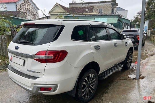 Thấy gì từ vụ đỗ xe "khóa đầu, khóa đuôi" gây xôn xao mạng xã hội?