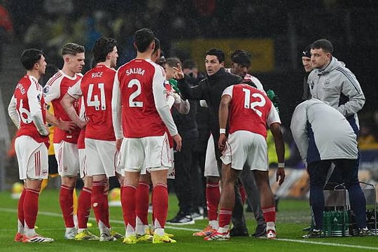 Arsenal hòa Wolves 2-2: Sự thực dụng sai lầm và nỗi lo "vua không vương miện"