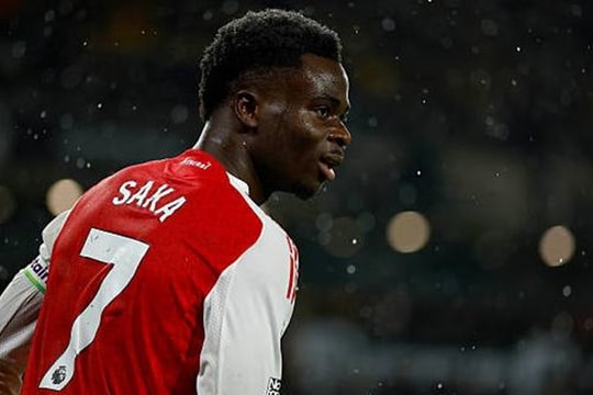Chấm điểm Arsenal vs Wolves: Bukayo Saka rực sáng, sai lầm nghiệt ngã của David Raya