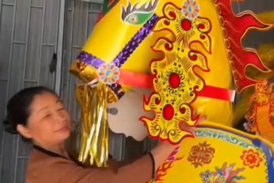 Độc đáo làng nghề làm ngựa giấy ở Hà Tĩnh