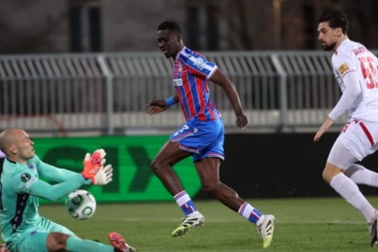 Crystal Palace bị cầm hòa tại Conference League: Nỗi lo từ chấn thương của Lacroix