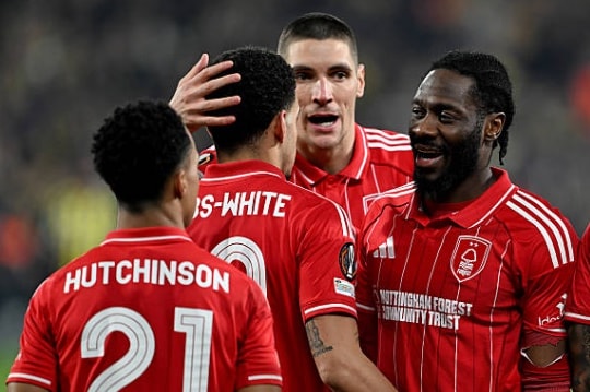 Nottingham Forest đè bẹp Fenerbahce 3-0: Màn ra mắt rực rỡ của Vitor Pereira