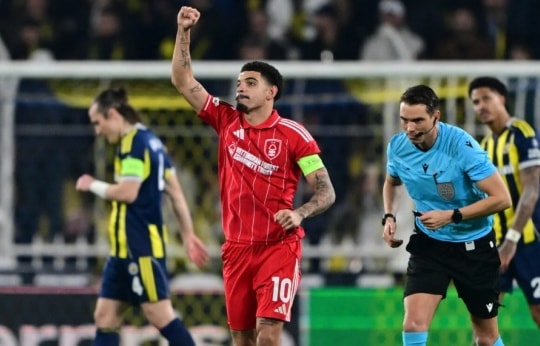 Nottingham Forest đè bẹp Fenerbahce 3-0: Kỷ nguyên mới đầy hứa hẹn của Vitor Pereira