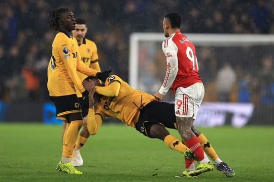 Kịch bản nghiệt ngã Birmingham 2008 đe dọa giấc mơ vô địch Ngoại hạng Anh của Arsenal