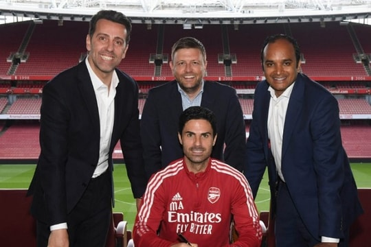 James Ellis rời Arsenal: Dấu chấm hết cho kỷ nguyên chuyển giao tại Emirates