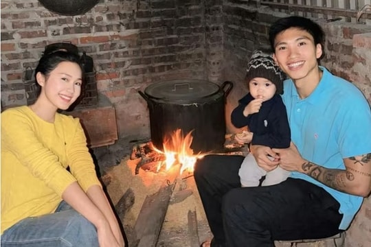 Đoàn Văn Hậu tận hưởng 'Tết muộn' bên gia đình trước ngày cùng CAHN đối đầu Thanh Hóa