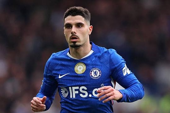 Pedro Neto tỏa sáng rực rỡ nhưng Chelsea đánh rơi chiến thắng trước Burnley tại vòng 27 Ngoại hạng Anh