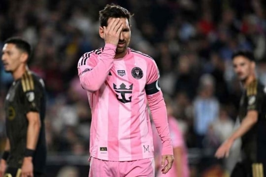 Inter Miami thảm bại 0-3 ngày ra quân: Nỗi lo World Cup bủa vây Lionel Messi