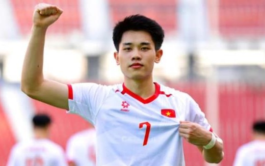 HLV Kim Sang-sik tính toán chiều sâu hàng công với song sát Đình Bắc - Xuân Son