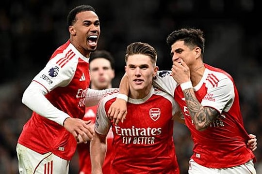 Viktor Gyokeres lập cú đúp, Arsenal đè bẹp Tottenham 4-1 tại Derby Bắc London