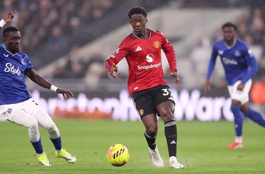 Manchester United hồi sinh: Kobbie Mainoo là báu vật trong sơ đồ của Michael Carrick