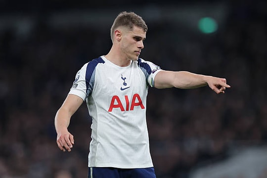 Liverpool cân nhắc chi 100 triệu bảng cho Micky van de Ven: Canh bạc rủi ro về văn hóa và kỷ luật