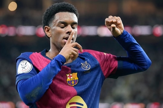 Man Utd nhắm Alejandro Balde: Lời giải hoàn hảo cho tử huyệt cánh trái của Quỷ đỏ