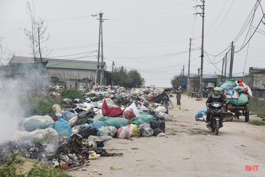 Các xã vùng biển “đau đầu” với rác thải sau Tết