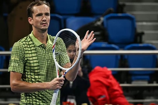 Medvedev hủy diệt Wawrinka tại Dubai Open: Màn tái đấu chênh lệch