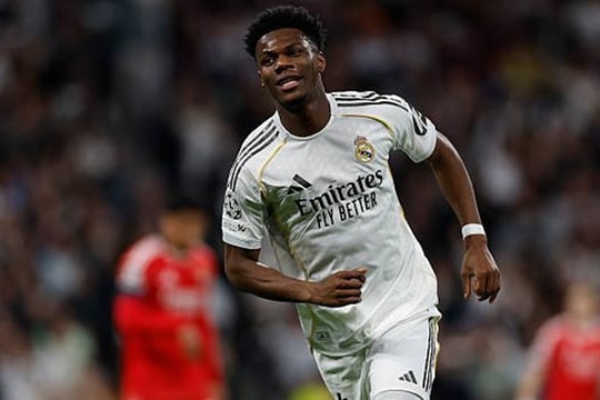 Real Madrid 2-1 Benfica: Tchouameni và Vinicius rực sáng đưa Kền kền trắng vào vòng trong
