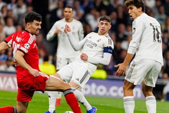 Real Madrid ngược dòng hạ Benfica 2-1: Đẳng cấp 'Nhà vua' và màn trình diễn điểm 10 của Valverde