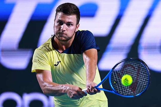 Miomir Kecmanovic gây bất ngờ, đánh bại Alexander Zverev sau 3 set kịch tính tại Acapulco Open