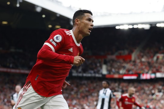 Cristiano Ronaldo và màn tái xuất rực rỡ tại Old Trafford: Khi thanh xuân trở lại trong màu áo đỏ