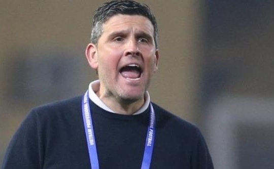 Tương lai HLV Gerard Albadalejo bị đe dọa trước trận đại chiến với Nam Định