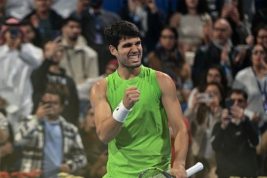 Carlos Alcaraz nâng tầm kỹ thuật giao bóng, Medvedev đề xuất cải tổ ATP