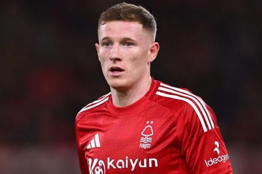 Man City đại chiến MU vì Elliot Anderson, Chelsea giữ chân Cole Palmer bằng mọi giá