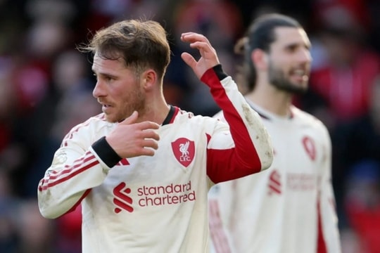 Arne Slot và bài toán số 10 tại Liverpool: Chọn Mac Allister hay Szoboszlai thay Wirtz?