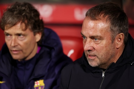 Villarreal thử thách bản lĩnh Barcelona: Hansi Flick đối mặt bài toán vá lỗi hệ thống