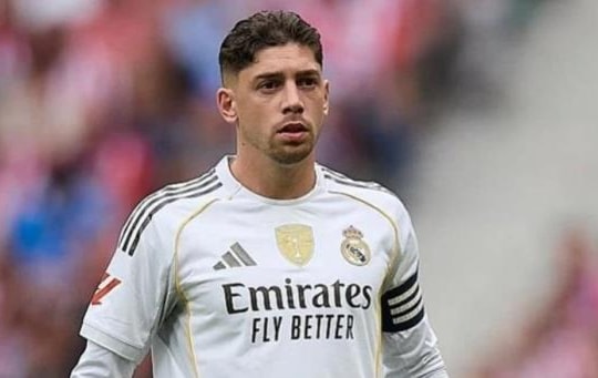 Man Utd chi 130 triệu euro cho Valverde, Liverpool tranh Luis Suarez