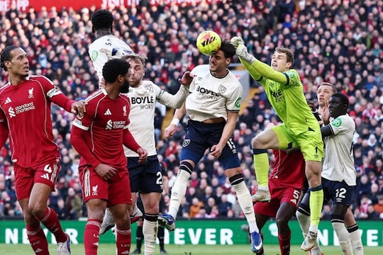 Liverpool lột xác ngoạn mục: Từ đội bóng tệ nhất thành vua bóng chết tại Ngoại hạng Anh