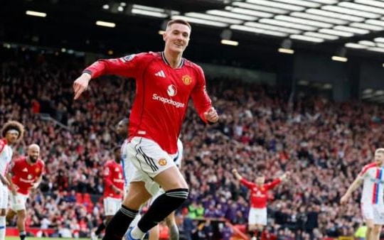 MU ngược dòng đánh bại Crystal Palace 2-1: Benjamin Sesko rực sáng giúp Quỷ đỏ chiếm vị trí thứ 3