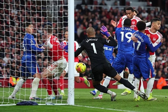 Arsenal đánh bại Chelsea 2-1: Vũ khí phạt góc và kịch tính thẻ đỏ tại Emirates