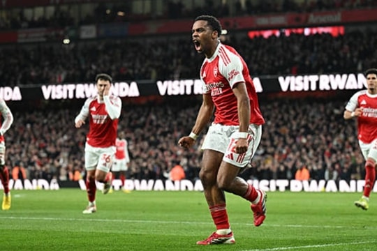 Arsenal đánh bại Chelsea 2-1: Jurrien Timber và định nghĩa hậu vệ biên hiện đại
