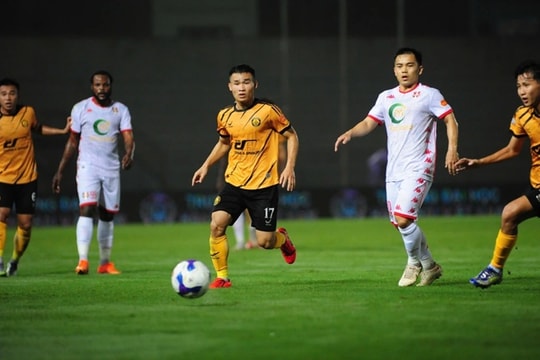 Nguyễn Văn Tùng lập kỳ tích với bàn thắng thứ 11.000 trong lịch sử V-League